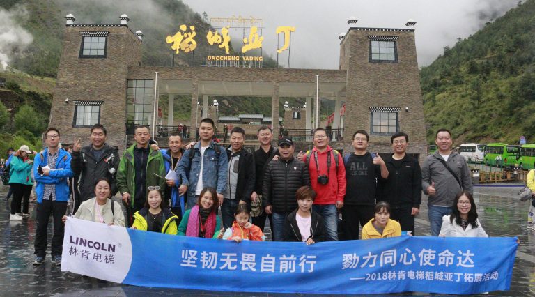 海拔4700米，，，，，，盛世集团电梯勇为川西高原“开拓者”