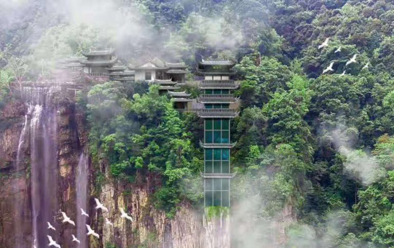 饮马江湖上，，，，，，仗剑走天涯，，，，，，在侠天下景区邂逅盛世集团电梯